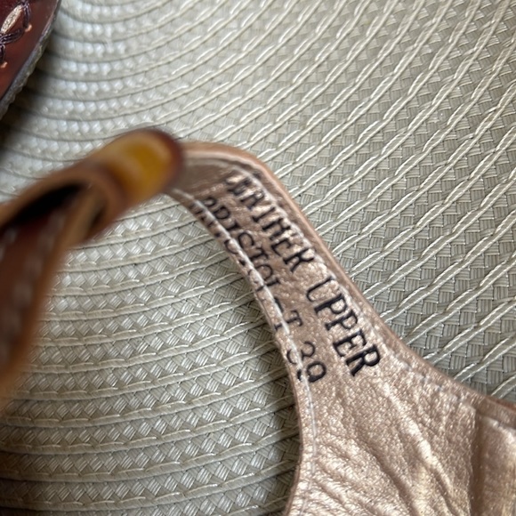 Spring Step leather sandals. - Picture 5 of 8